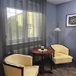 Hotello Apartmanhaz Es Panzio