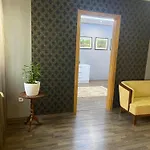 Hotello Apartmanhaz Es Panzio Lägenhet *