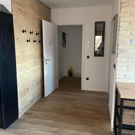 شقة Hotello Apartmanhaz Es Panzio زالاجيرسيج