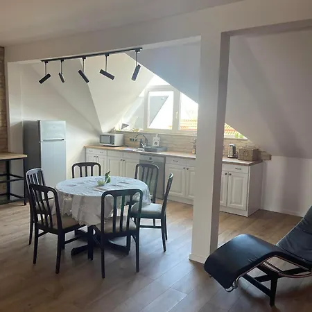 Hotello Apartmanhaz Es Panzio Apartment