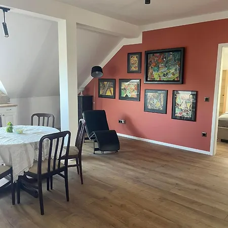 Hotello Apartmanhaz Es Panzio Apartament