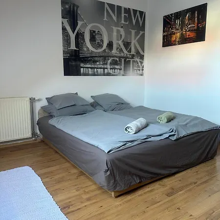 Hotello Apartmanhaz Es Panzio