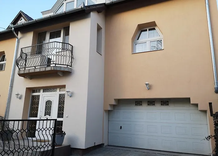 Hotello Apartmanhaz Es Panzio