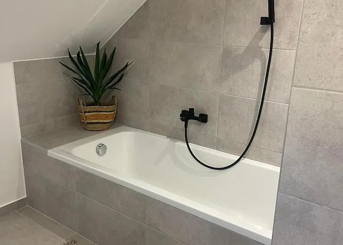 Hotello Apartmanhaz Es Panzio