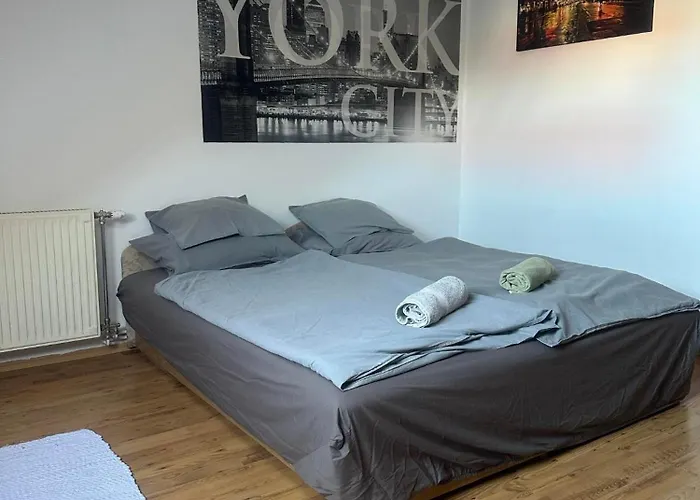 Hotello Apartmanhaz Es Panzio